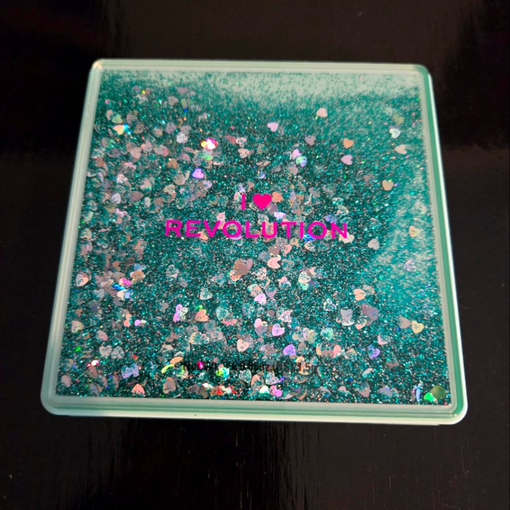 NEW I Heart Revolution Glitter Palette